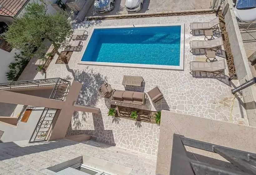 پانسیون N&n Lux Guest House