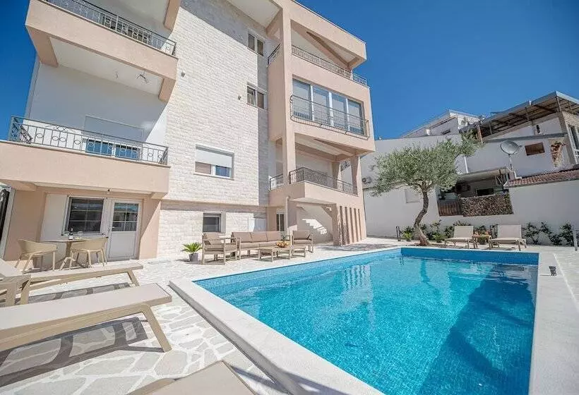 پانسیون N&n Lux Guest House