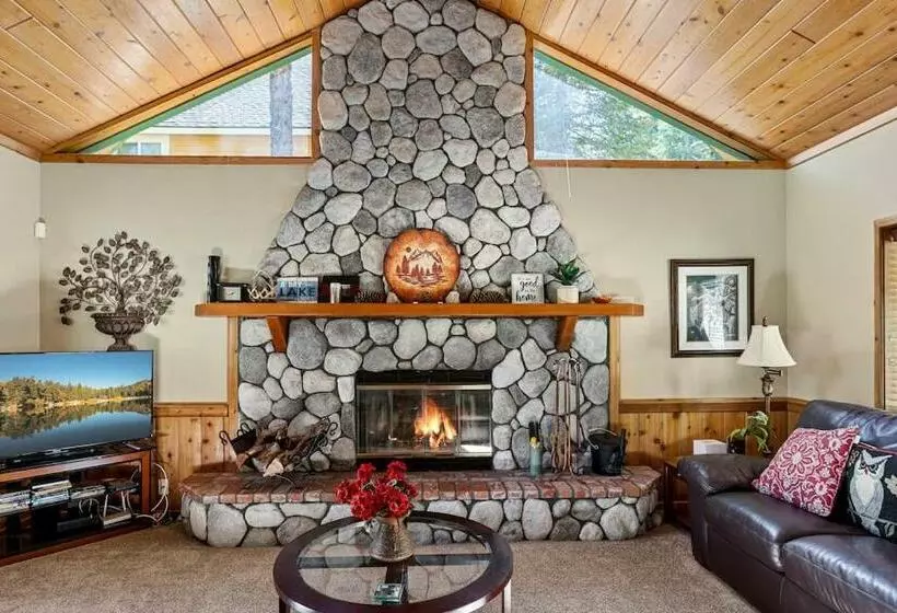 Sutter Ln By Avantstay Beautifully Remodeled Kitchen,4cabin Chic Bedrooms