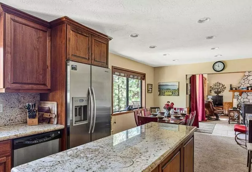 Sutter Ln By Avantstay Beautifully Remodeled Kitchen,4cabin Chic Bedrooms