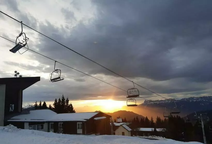 Family Apartment On The Skiing Slope