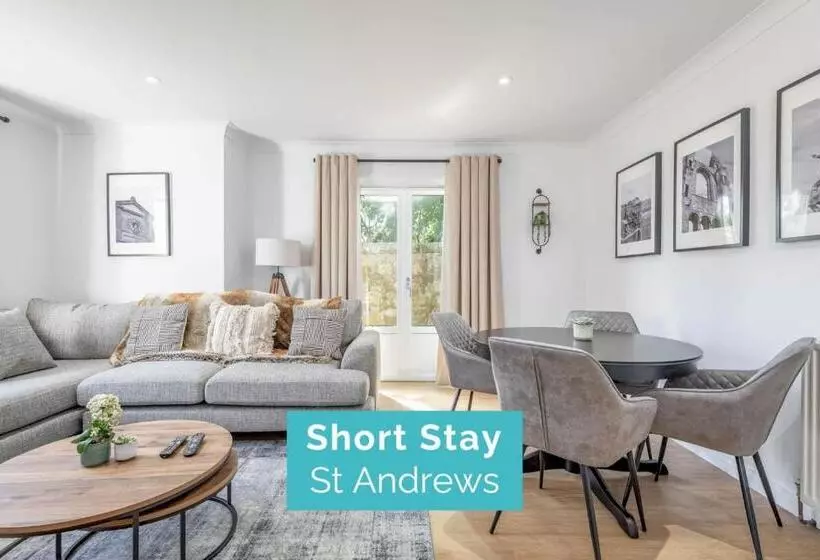 Abbey Villa   Stylish House   Central With Parking