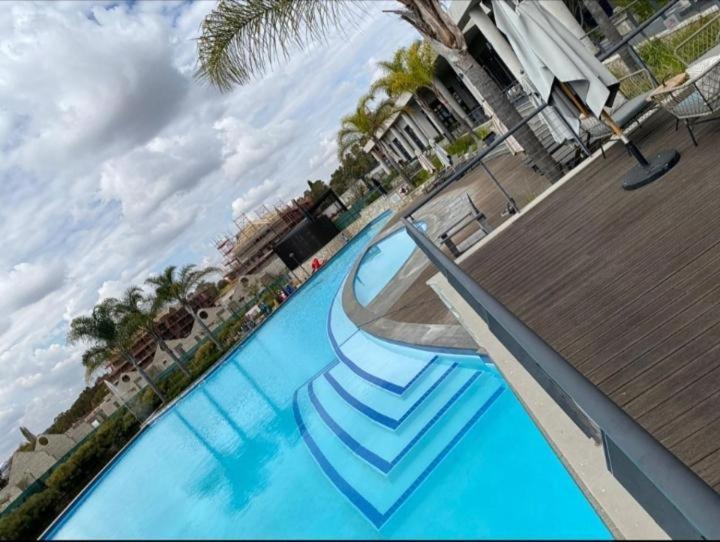 צימר Sleep And Go Luxury Tintswalo Nest