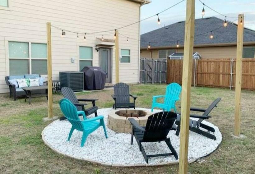 Cozy Lakeview Home   Central Dfw   Fire Pit   Renovated   Cold Ac