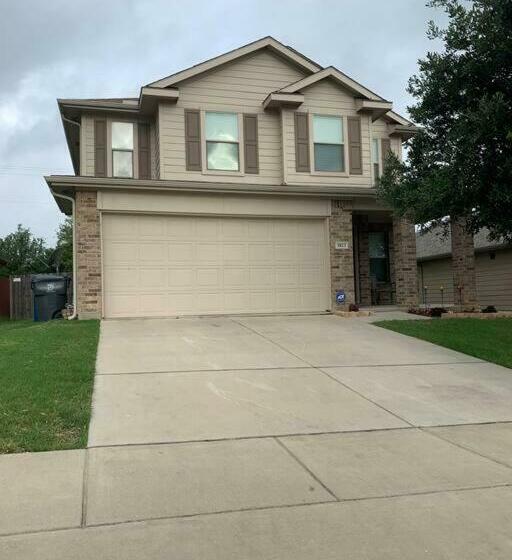Cozy Lakeview Home   Central Dfw   Fire Pit   Renovated   Cold Ac