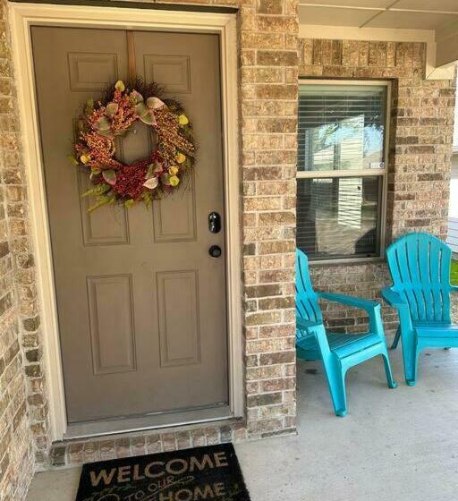 Cozy Lakeview Home   Central Dfw   Fire Pit   Renovated   Cold Ac