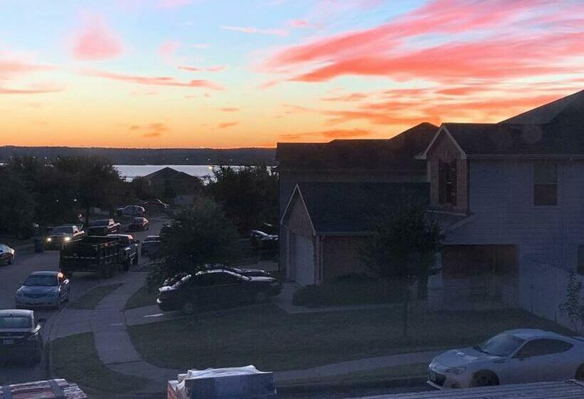 Cozy Lakeview Home   Central Dfw   Fire Pit   Renovated   Cold Ac