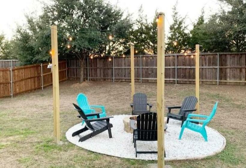 Cozy Lakeview Home   Central Dfw   Fire Pit   Renovated   Cold Ac