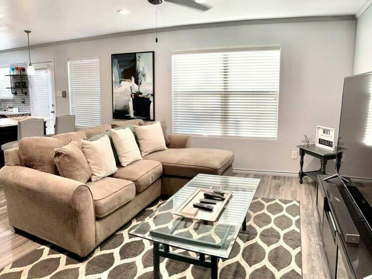 Cozy Lakeview Home   Central Dfw   Fire Pit   Renovated   Cold Ac