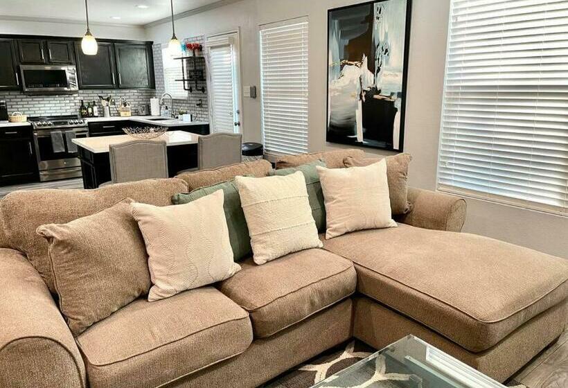 Cozy Lakeview Home   Central Dfw   Fire Pit   Renovated   Cold Ac