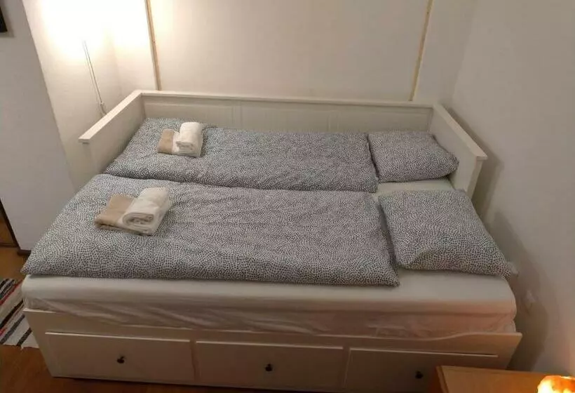 Csendes Pihenés Az Erdő Mellett Madárfüttyös Vendégház