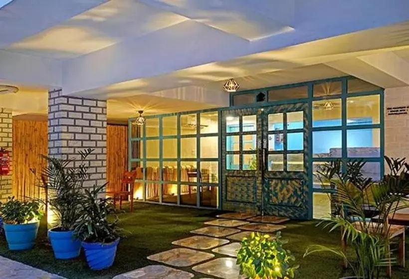 Fabhotel Istana Inn
