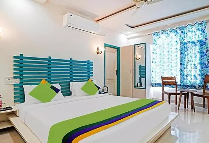 Fabhotel Istana Inn