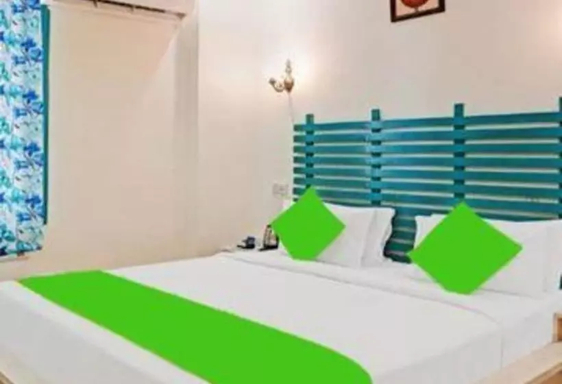 Fabhotel Istana Inn