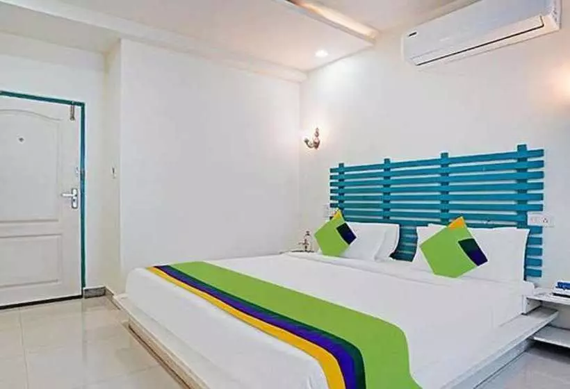 Fabhotel Istana Inn