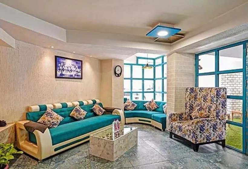 Fabhotel Istana Inn