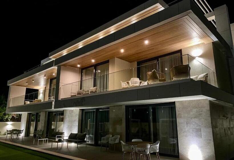 Gold Wave Apartments