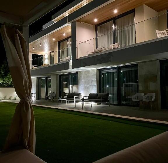 Gold Wave Apartments