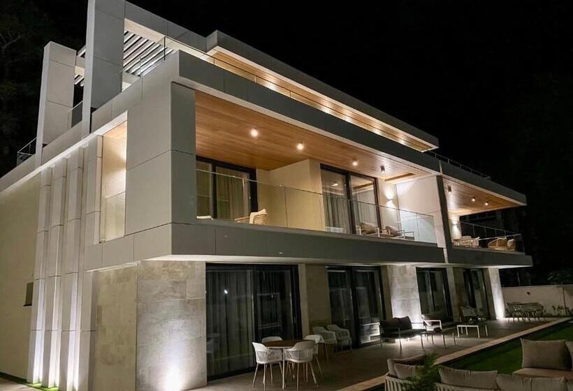 Gold Wave Apartments