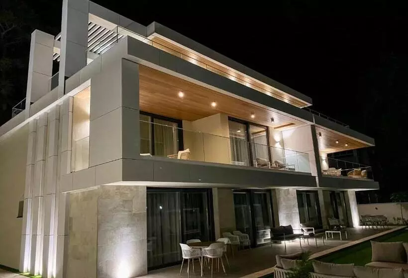 Gold Wave Apartments
