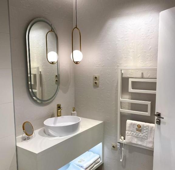 Gold Wave Apartments