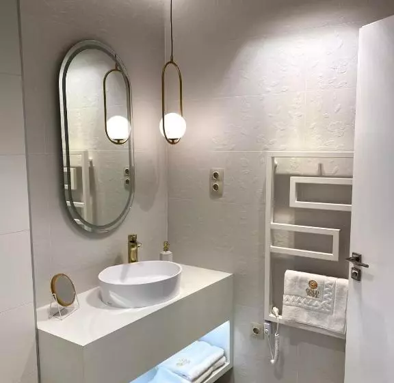 Gold Wave Apartments