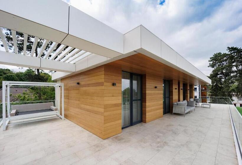 Gold Wave Apartments