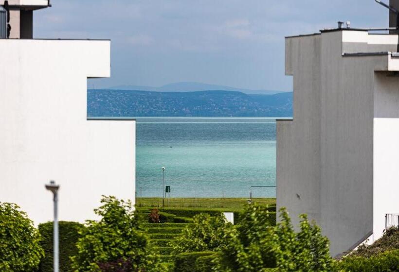 Gold Wave Apartments