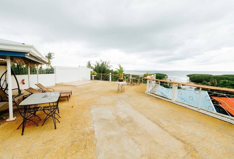 Marina Breeze Resort