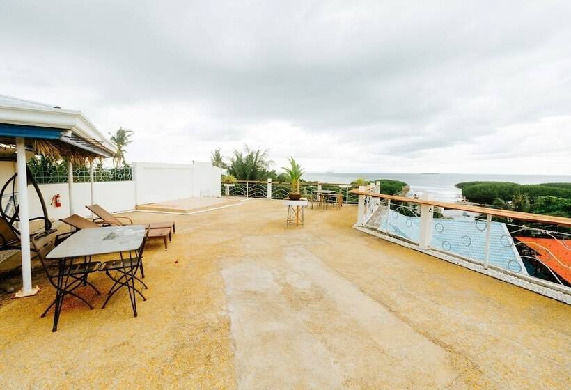 Marina Breeze Resort