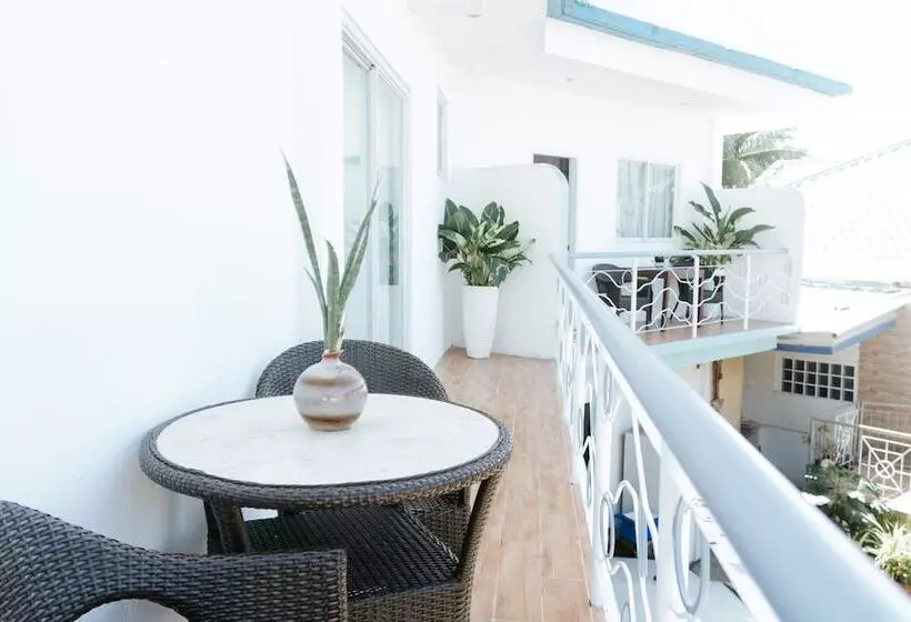 Marina Breeze Resort
