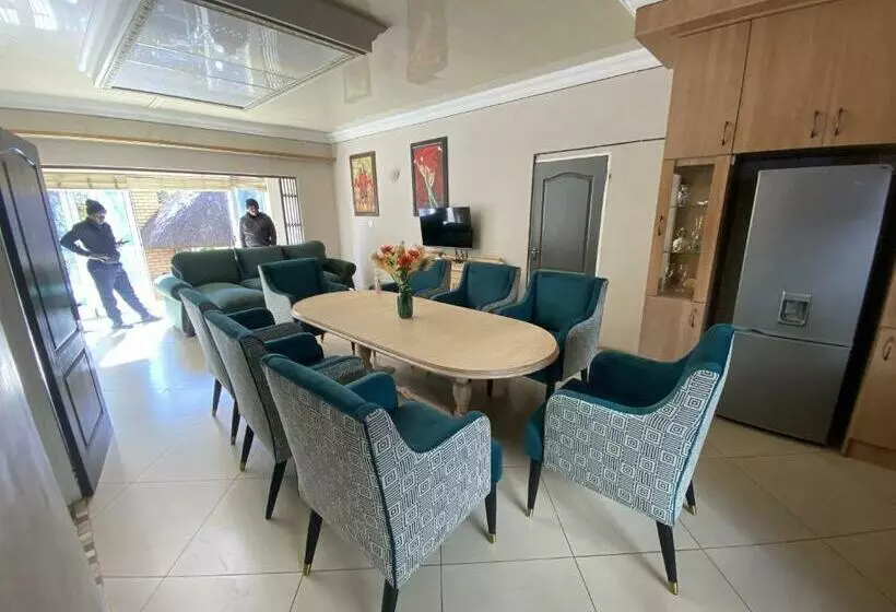 Majatalo Menlyn Mews Guesthouse