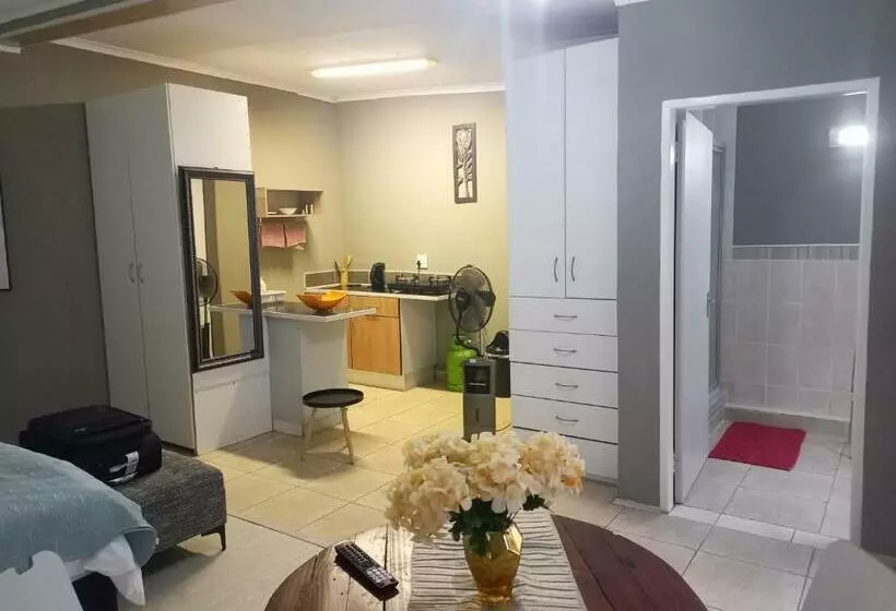 Majatalo Menlyn Mews Guesthouse