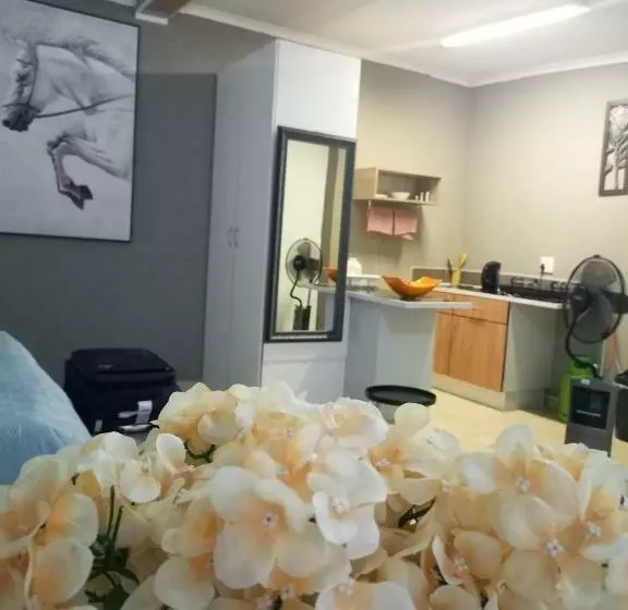 Majatalo Menlyn Mews Guesthouse