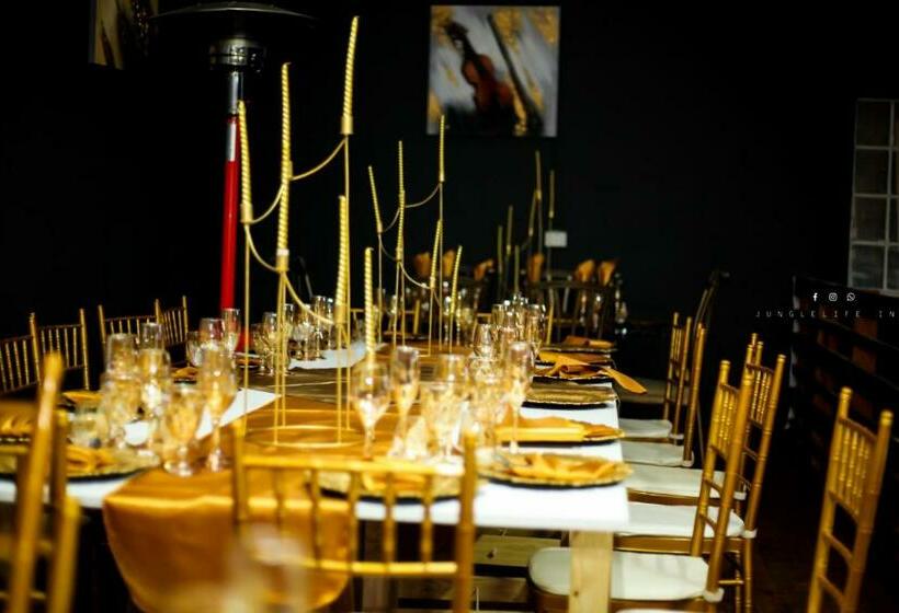 פנסיון Menlyn Mews Guesthouse