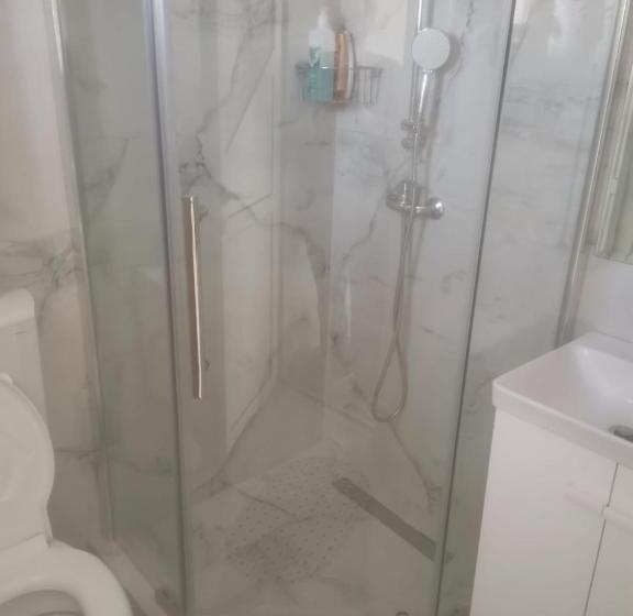 پانسیون Zenlux