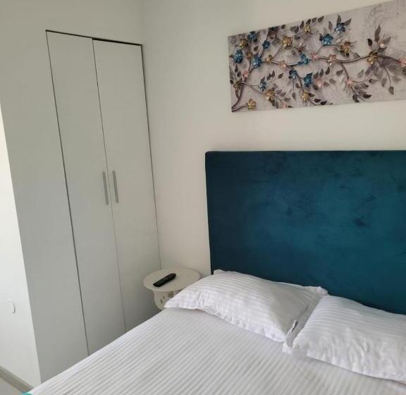 پانسیون Zenlux