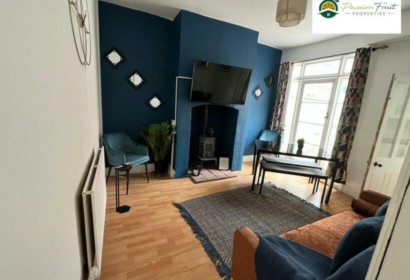 Low Rate For Winter 4 Bedroom House And 3 Baths Near City Centre Coventry With Unlimited Wi Fi