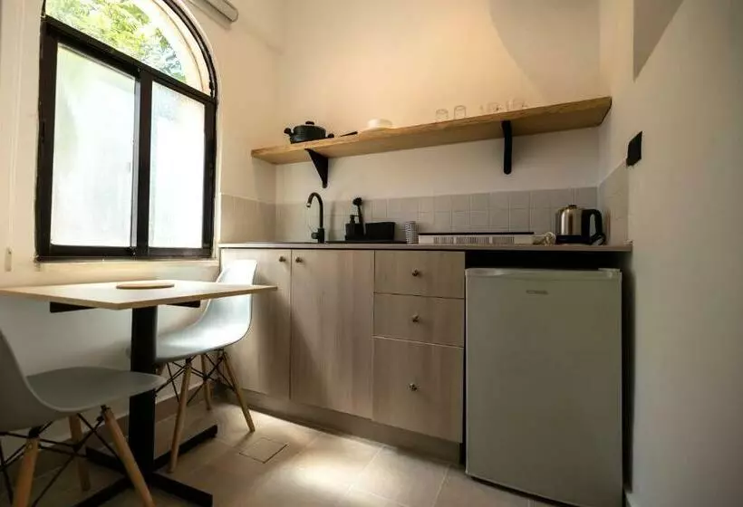 تختخواب و صبحانه Julia S Hotel Suites