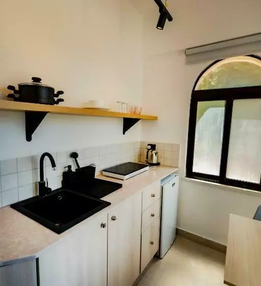 تختخواب و صبحانه Julia S Hotel Suites