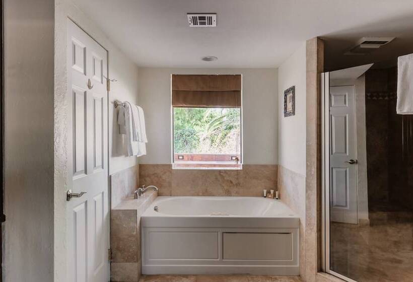 Desert Ridge By Avantstay Spacious Oasis W/ Pool & Hot Tub