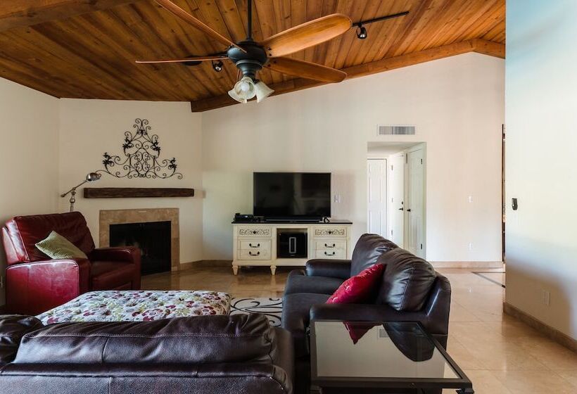 Desert Ridge By Avantstay Spacious Oasis W/ Pool & Hot Tub