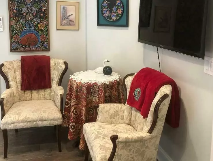 ペンション Raven S Cache Bed And Breakfast