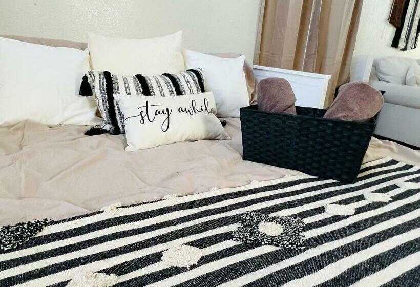 ペンション Spacious Studio With King Bed Perfect For Long Stays!