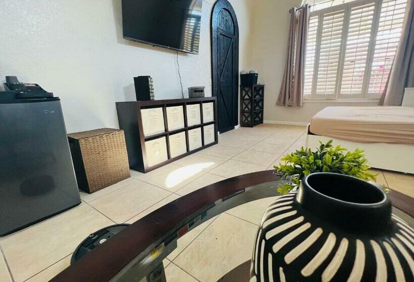 ペンション Spacious Studio With King Bed Perfect For Long Stays!