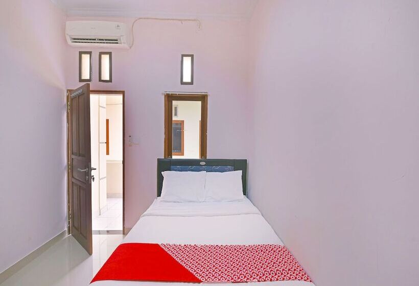 Отель Oyo 91445 Sandat Guest House