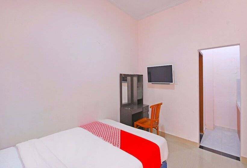 Отель Oyo 91445 Sandat Guest House