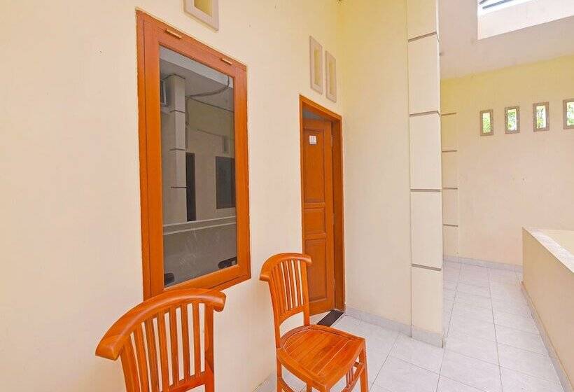 Отель Oyo 91445 Sandat Guest House