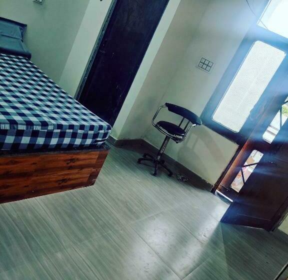 酒店 Oyo 92111 Helooeesh Rooms