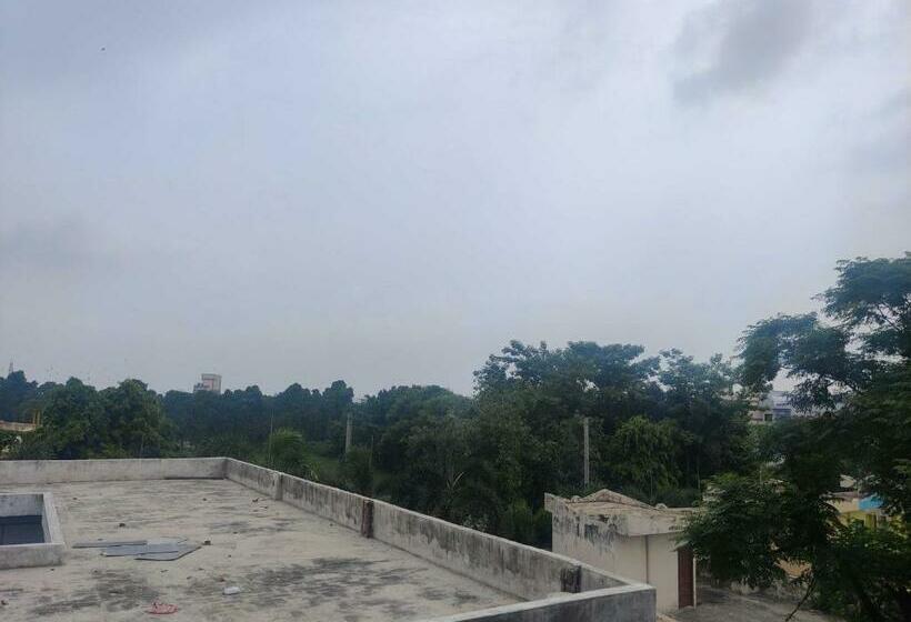 酒店 Oyo 92111 Helooeesh Rooms